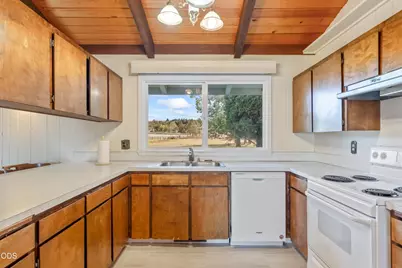 965 NE Brown Drive, Madras, OR 97741 - Photo 9