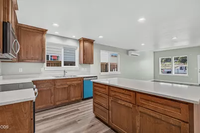 944 Honey Bee Street, Medford, OR 97501 - Photo 11