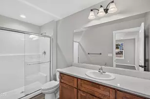 944 Honey Bee St, Medford, OR 97501 - Photo 15