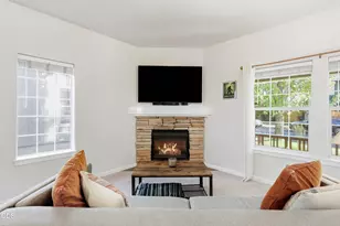 21332 Oakview Dr, Bend, OR 97701 - Photo 5