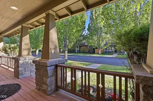 21332 Oakview Dr, Bend, OR 97701 - Photo 3