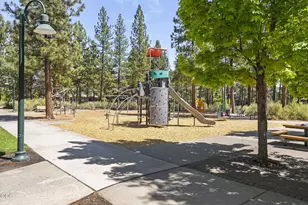 1249 NW John Fremont St, Bend, OR 97703 - Photo 35