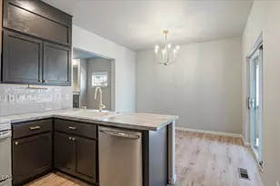 21328 Oakview Dr, Bend, OR 97701 - Photo 11