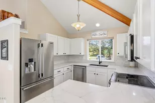 999 Golden Pheasant Dr, Redmond, OR 97756 - Photo 9