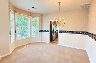 902 Mountain View Dr, Medford, OR 97504 - Photo 11