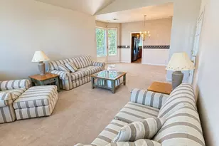 902 Mountain View Dr, Medford, OR 97504 - Photo 9