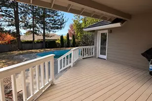 902 Mountain View Dr, Medford, OR 97504 - Photo 3