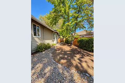 902 Mountain View Drive, Medford, OR 97504 - Photo 41