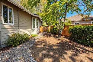 902 Mountain View Dr, Medford, OR 97504 - Photo 41