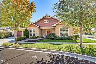 421 Stone Pointe Drive, Central Point, OR 97502 - Photo 1