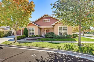 421 Stone Pointe Dr, Central Point, OR 97502 - Photo 1