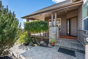 1154 NW Redfield Cir, Bend, OR 97703 - Photo 3