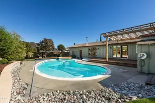 734 NW Midland Ave, Grants Pass, OR 97526 - Photo 1