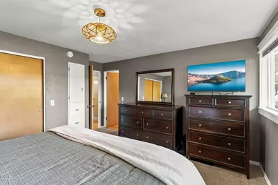 910 Crown Avenue, Central Point, OR 97502 - Photo 13