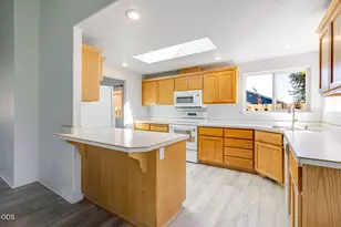 752 NE Nickernut Pl, Redmond, OR 97756 - Photo 9