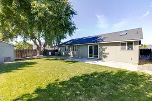 752 NE Nickernut Pl, Redmond, OR 97756 - Photo 15