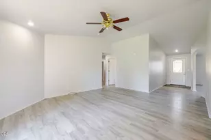 752 NE Nickernut Pl, Redmond, OR 97756 - Photo 19