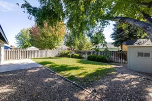 752 NE Nickernut Pl, Redmond, OR 97756 - Photo 17