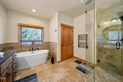 18853 SW Sisters Place, Powell Butte, OR 97753 - Photo 21
