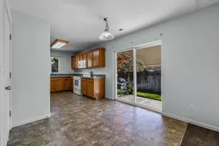 444 SW 28th St, Redmond, OR 97756 - Photo 5