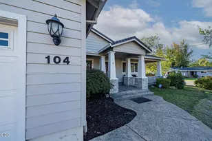 104 Glenwood Dr, Eagle Point, OR 97524 - Photo 5