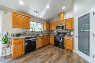 104 Glenwood Dr, Eagle Point, OR 97524 - Photo 11