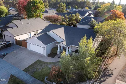 104 Glenwood Drive, Eagle Point, OR 97524 - Photo 3
