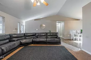 104 Glenwood Dr, Eagle Point, OR 97524 - Photo 9