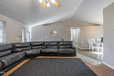104 Glenwood Drive, Eagle Point, OR 97524 - Photo 7