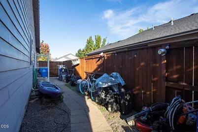 104 Glenwood Drive, Eagle Point, OR 97524 - Photo 29