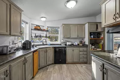 350 W Gregory Road, Central Point, OR 97502 - Photo 11