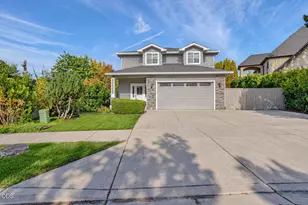 3631 Creek View Dr, Medford, OR 97504 - Photo 1