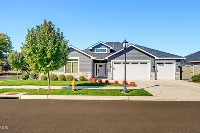 436 Montana Way, Medford, OR 97504 - Photo 1