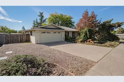 1546 Roberts Road, Medford, OR 97504 - Photo 3