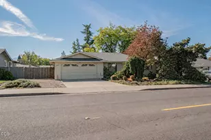1546 Roberts Rd, Medford, OR 97504 - Photo 1
