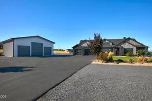 6949 SW Mill Iron Cir, Powell Butte, OR 97753 - Photo 31