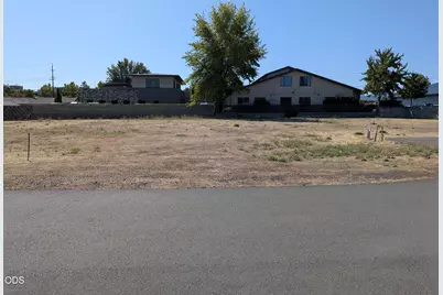 1233 Corona Avenue, Medford, OR 97504 - Photo 3