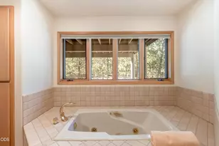 57654 Cottonwood Ln, Sunriver, OR 97707 - Photo 17