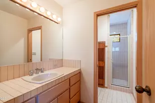 57654 Cottonwood Ln, Sunriver, OR 97707 - Photo 25