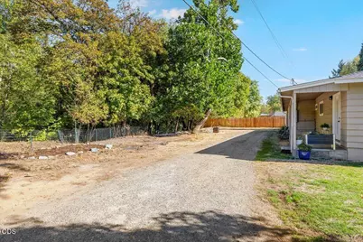 165 Laubach Lane, Grants Pass, OR 97526 - Photo 25