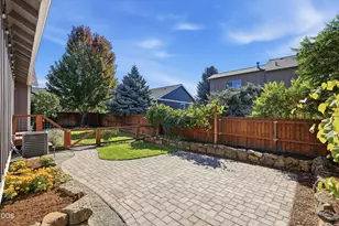 20717 Snow Peaks Dr, Bend, OR 97701 - Photo 33