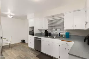 820 NE 4th St, Bend, OR 97701 - Photo 23