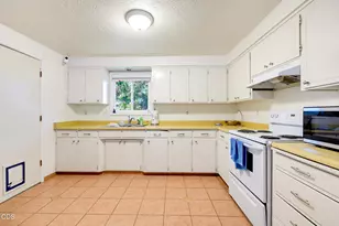 268 W Hersey St, Ashland, OR 97520 - Photo 3