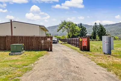 380 E Butler Lane, Ashland, OR 97520 - Photo 11