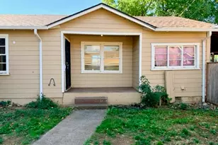 2922 Walnut Ave, Grants Pass, OR 97527 - Photo 3