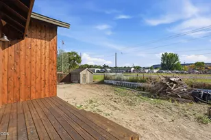 1082 NW 10th St, Prineville, OR 97754 - Photo 5