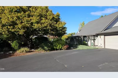 1905 SW Colorado Lane, Grants Pass, OR 97527 - Photo 3