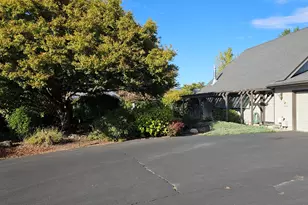 1905 SW Colorado Ln, Grants Pass, OR 97527 - Photo 3