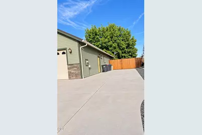 1052 Kensington Court, Central Point, OR 97502 - Photo 3