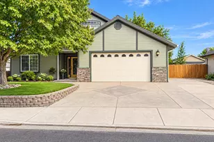 1052 Kensington Ct, Central Point, OR 97502 - Photo 1